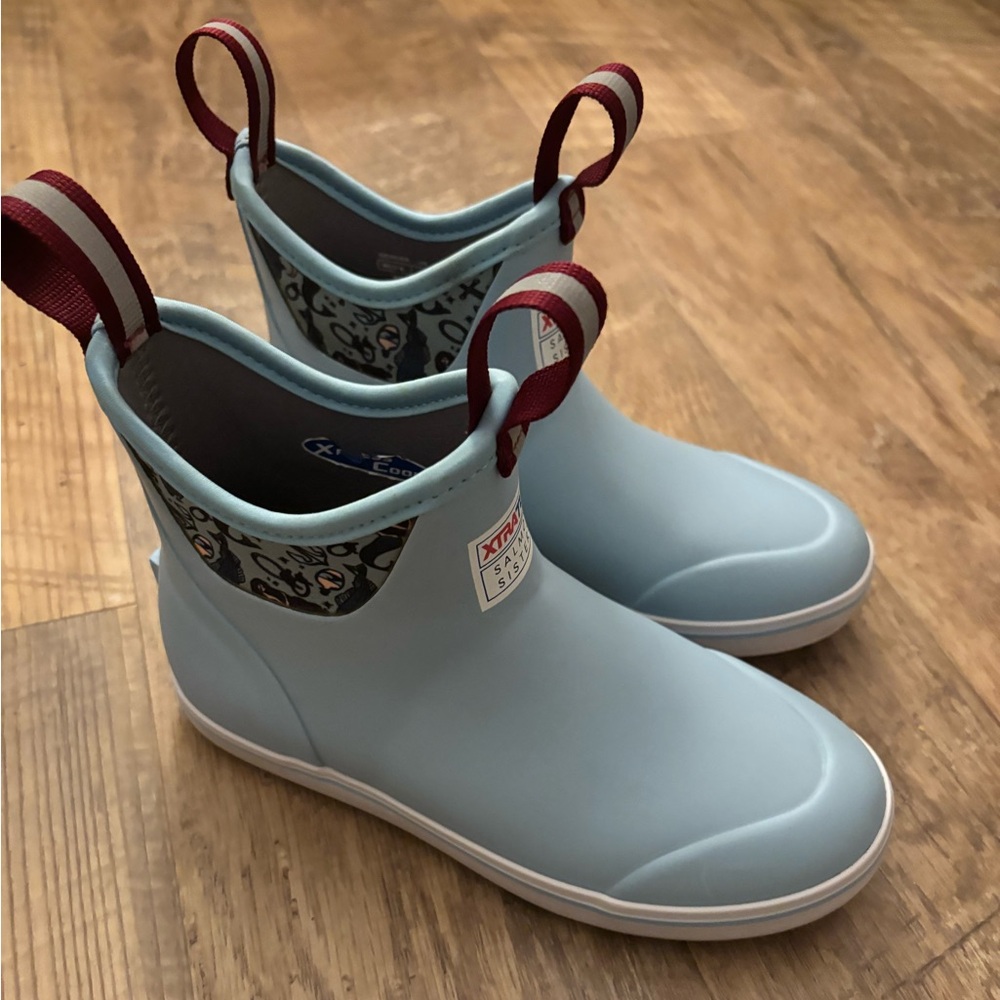 XTRATUF - WOMEN'S SALMON SISTERS ANKLE DECK BOOT